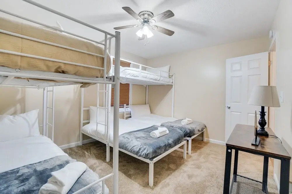 Updated Bunk House 4 Minutes To Lucas Oil - 8 Minutes To Downtown 3 Bedroom Home by Redawning