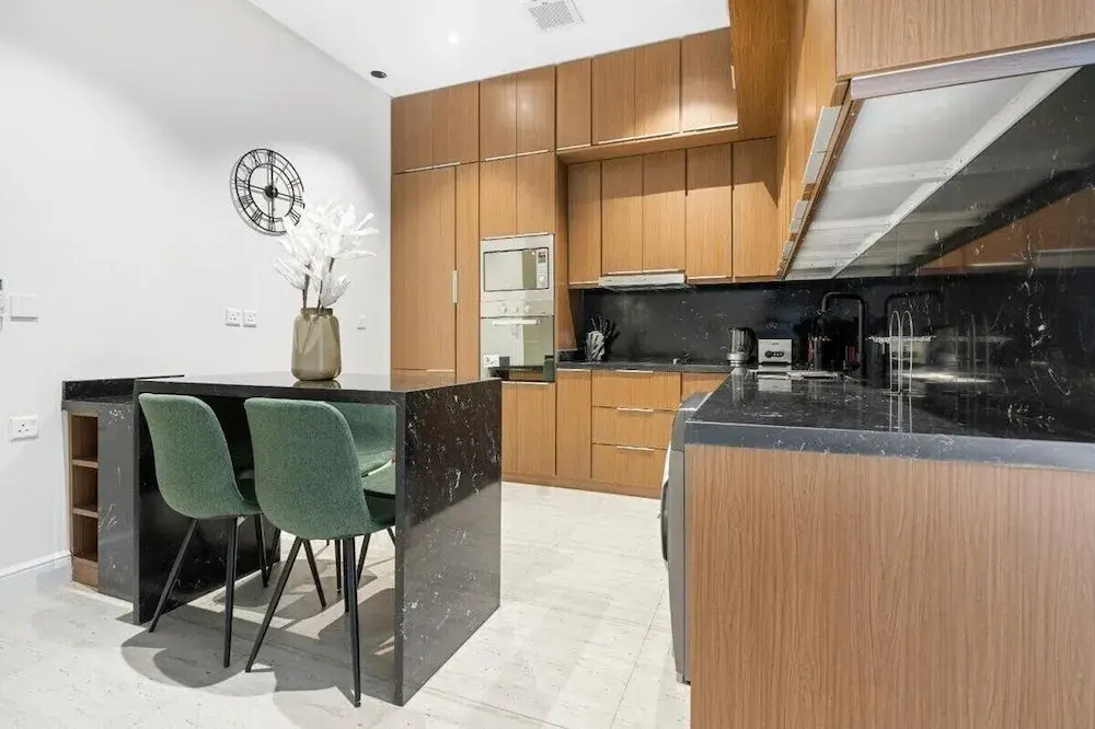 Central Stay With Parking & Stylish Design