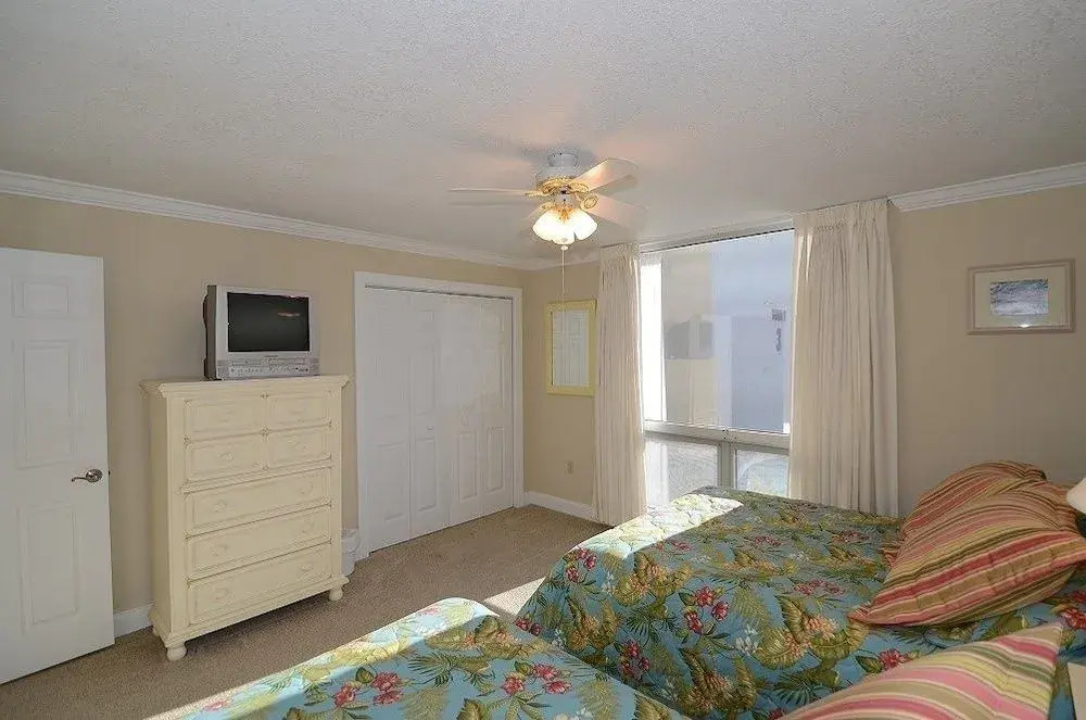 Shoreline 3041 Condo by RedAwning
