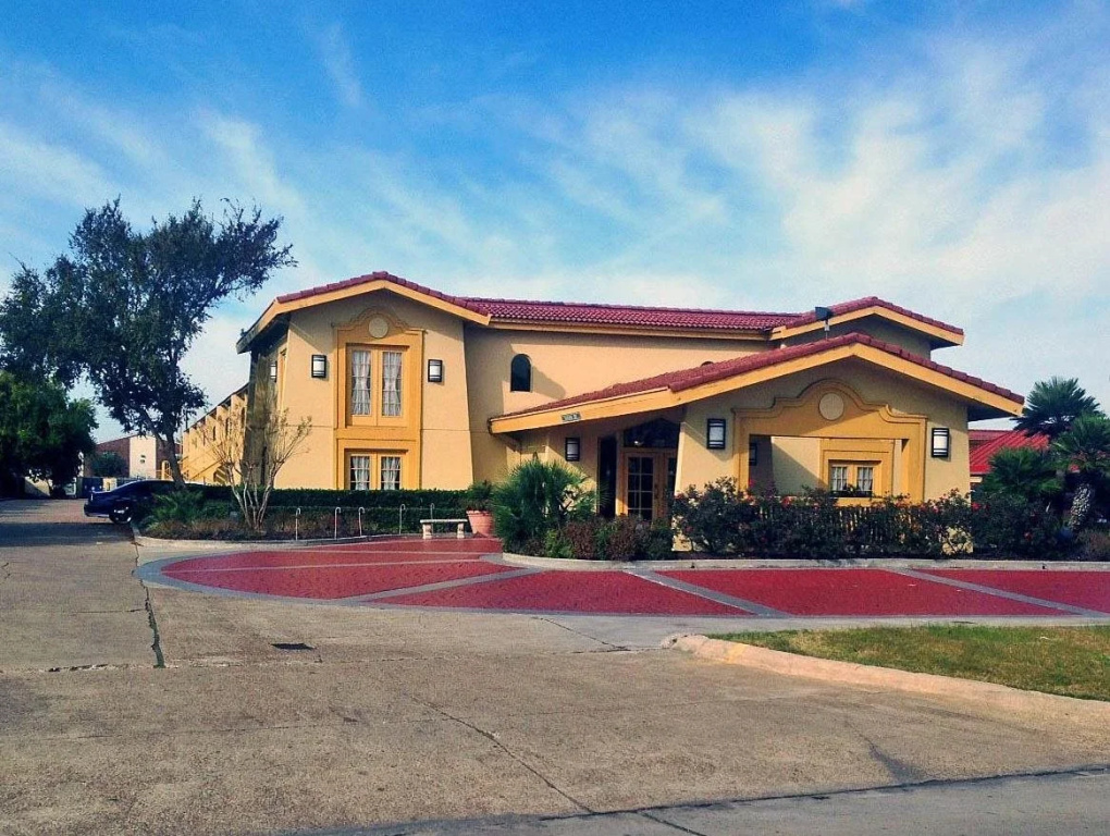 Days Inn & Suites by Wyndham Texas City - Galveston Area