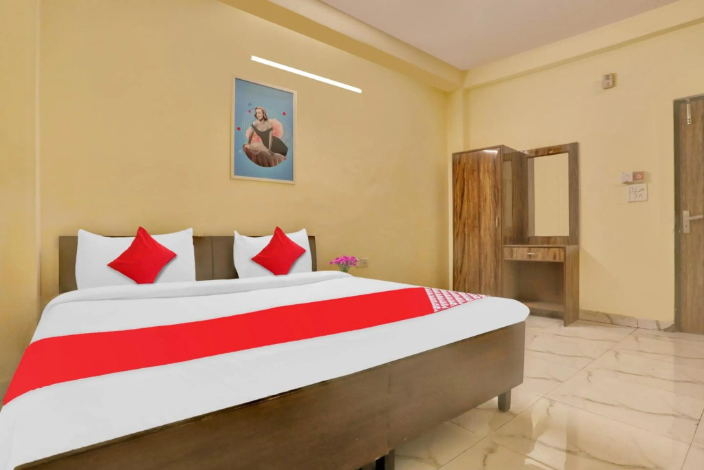 OYO Flagship 70376 Hotel The Flash