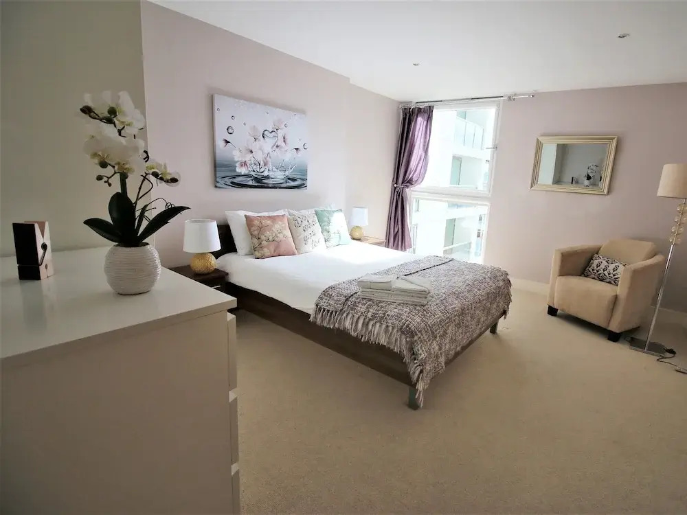 Extravagant Court Apartment