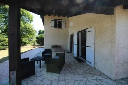 Villa 4 chambres Bassin d'Arcachon dans quartier résidentiel.