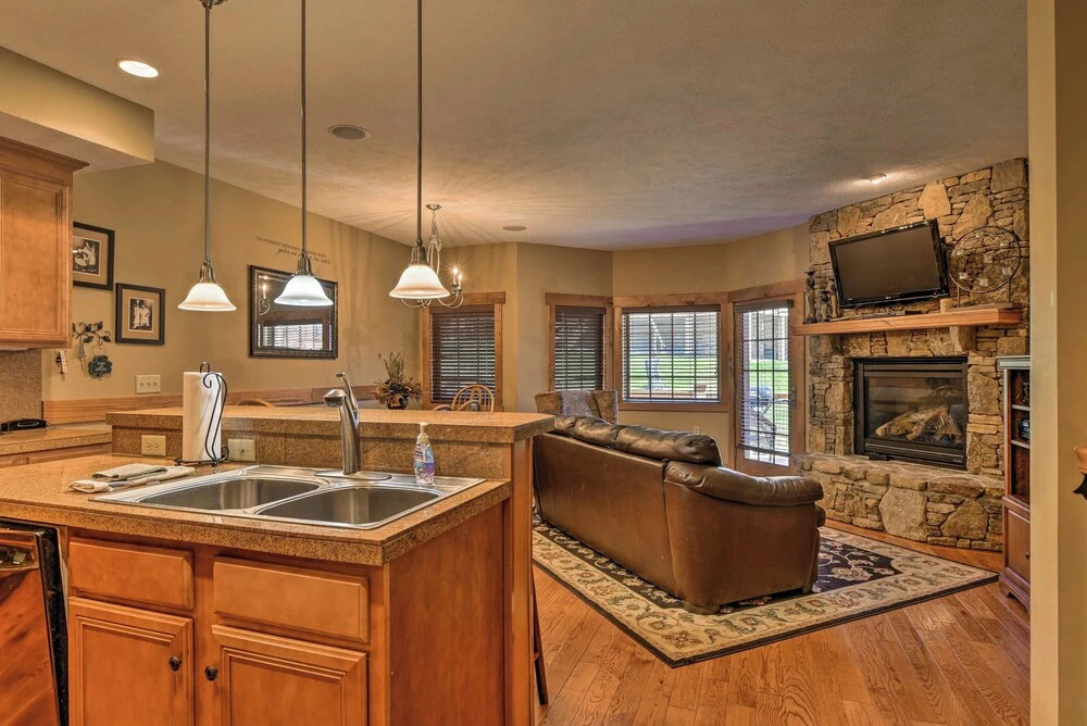 Southwind Seven Springs Home on Ski Slopes!