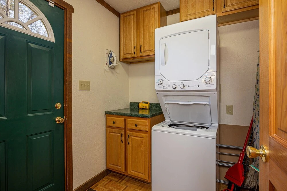 Windsong 2 Br cabin by RedAwning