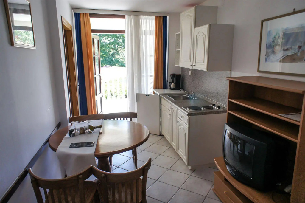 Apartments and Rooms Degra