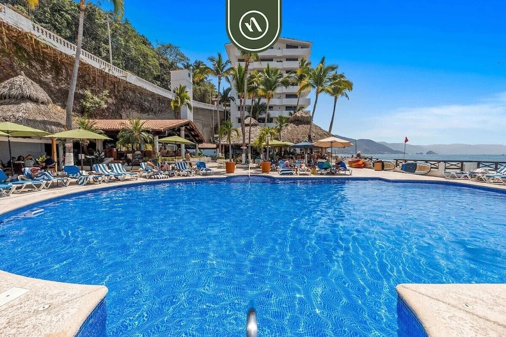 Oceanview 1 BR Condo - Pool - Cleaning Included