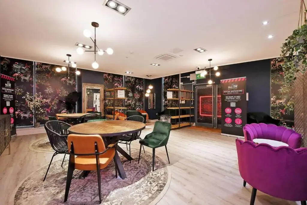 Modern City Centre Studio Apartment - West One with FREE WIFI, GYM ACCESS, NETFLIX