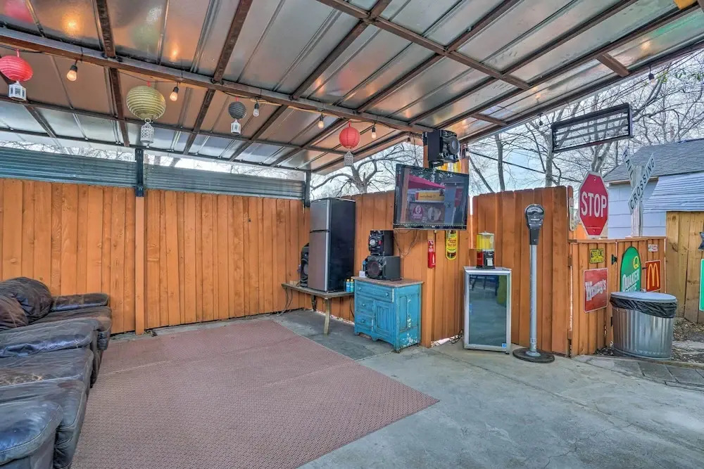 3 Mi to San Antonio Zoo: Bright Texas Cottage!