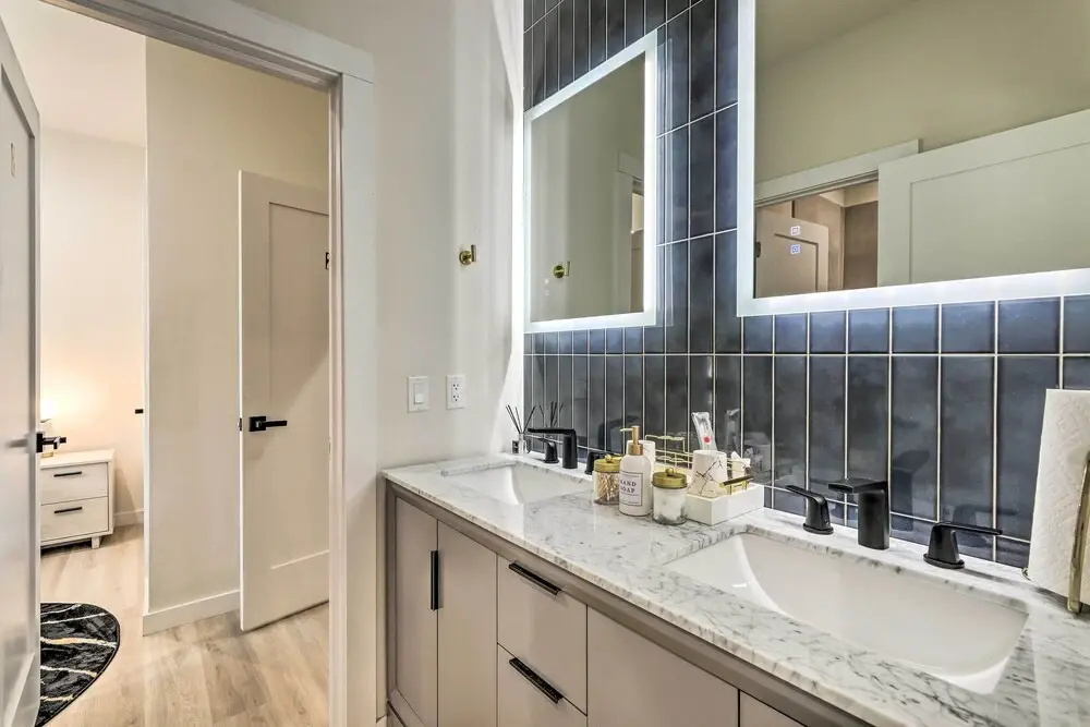 Luxury Smart Home 1 Mi to Mercedes-benz Stadium!