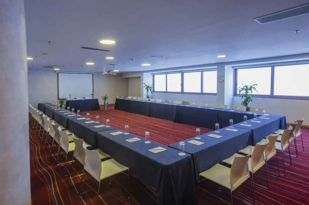 Novus City Hotel