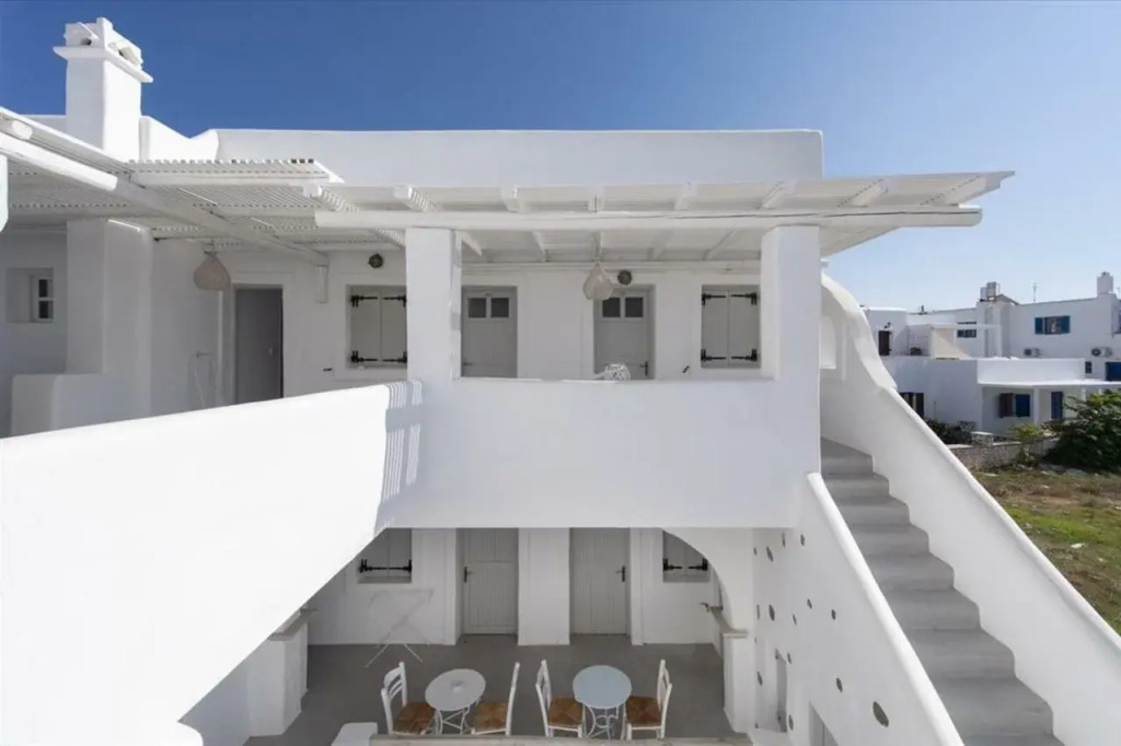 Zefi Hotel & Suites