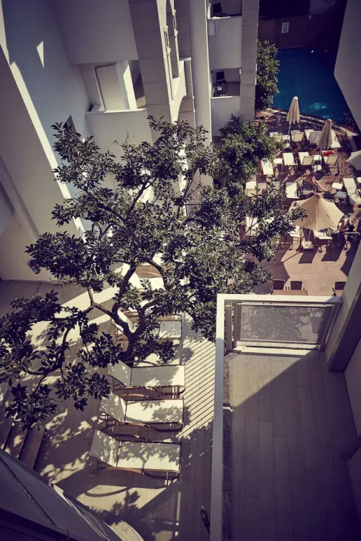 Two Seas Hotel