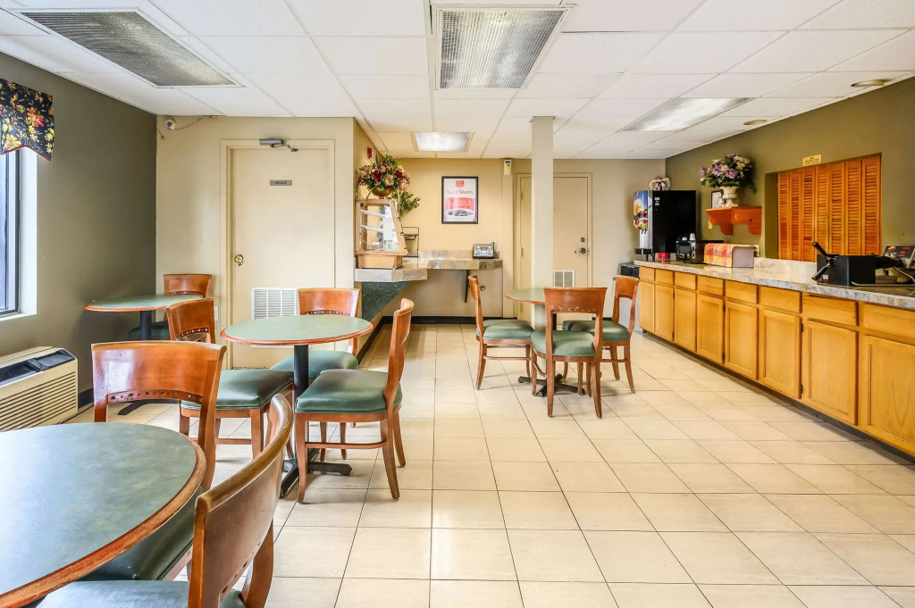 Econo Lodge Athens I-65