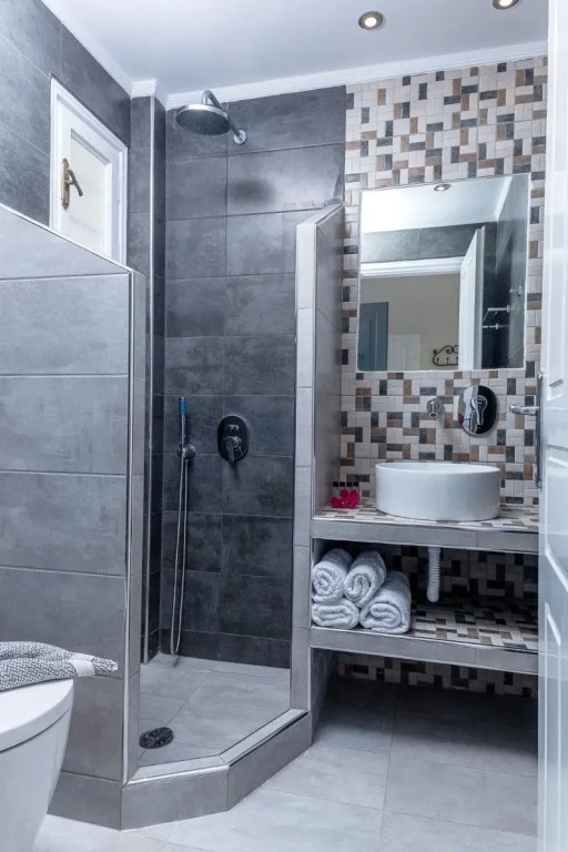 Avraki Rooms & Studios