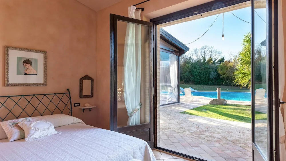 VILLA ISOTTA 8&4, Emma Villas