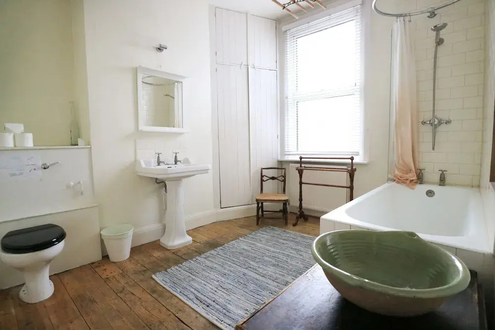 Charming 2 Bedroom House With Garden in East London