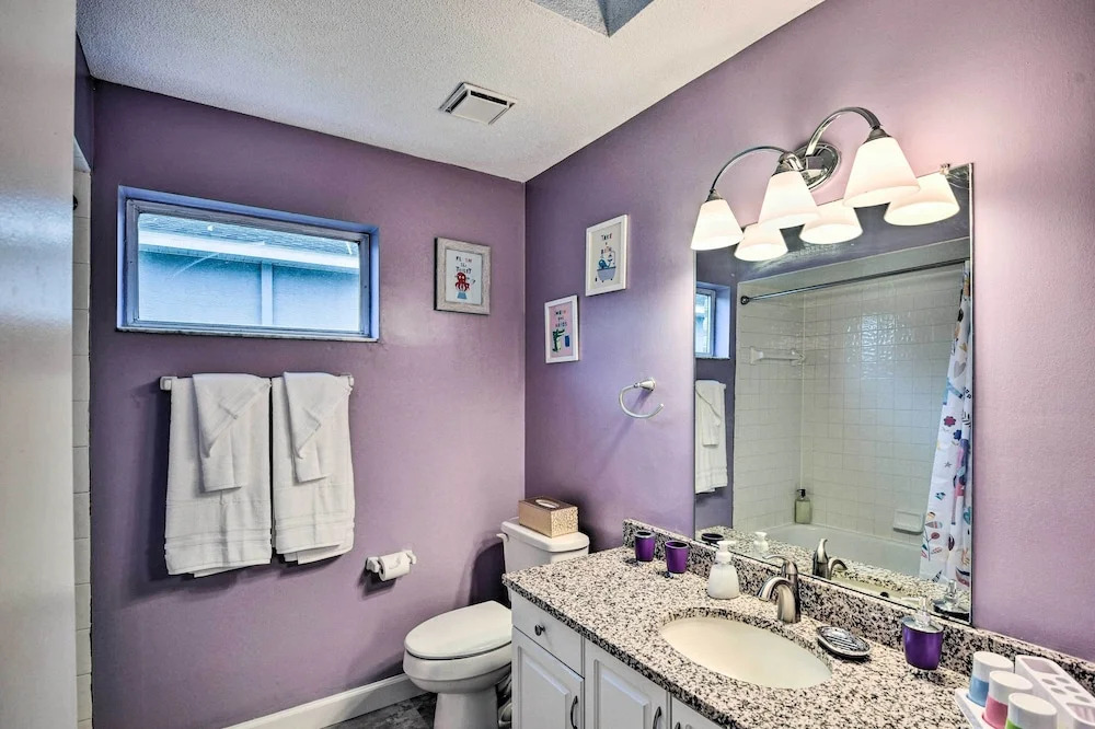 Chic Palm Coast Escape: Lanai & Heated Pool!