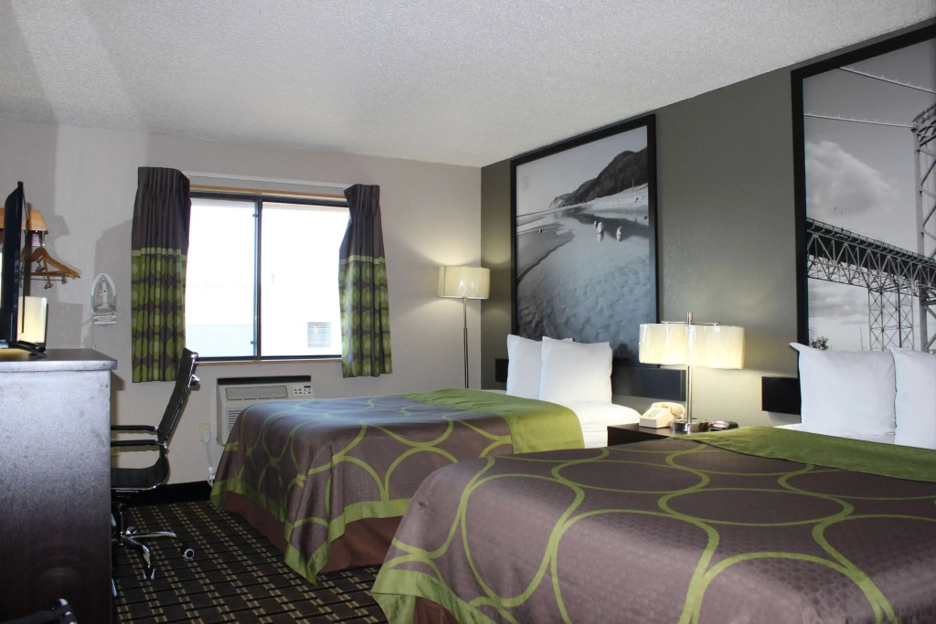 Super 8 Grand Rapids City Center