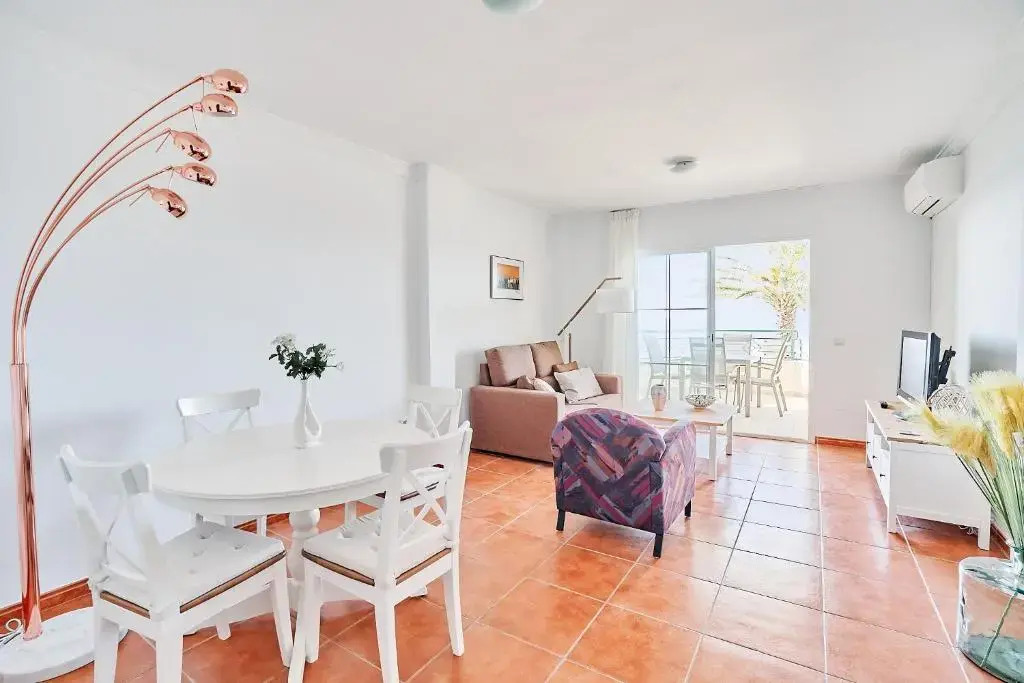 Strand Appartement met Zwembad TD04