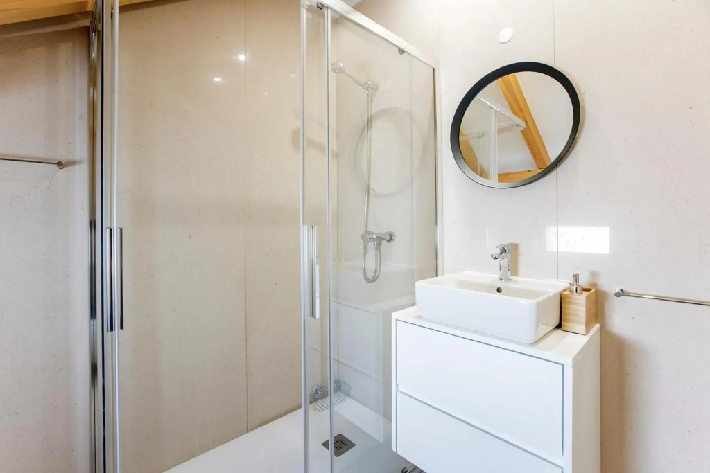 Bright 3BR Flat w/ AC in City Center by LovelyStay