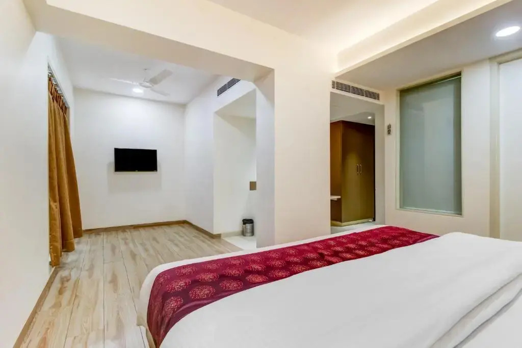 Oyo 13905 Hotel Grand Mookambika