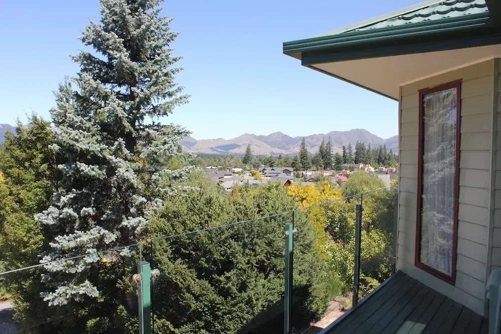 30 Chalet Crescent