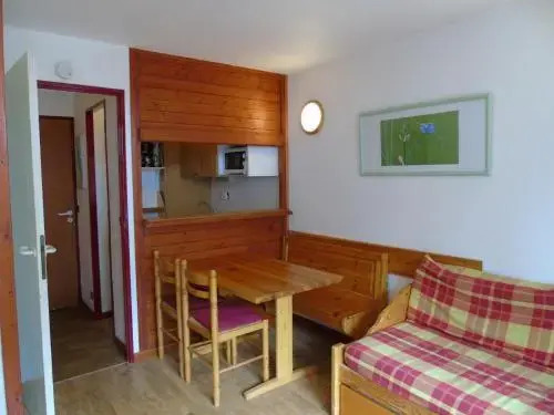 Lou Services Apartment CHAV47 LSI 001