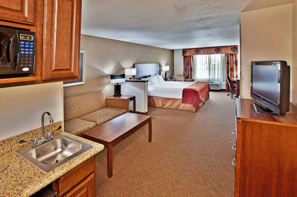 Holiday Inn Express Hotel & Suites - Dubuque West by IHG