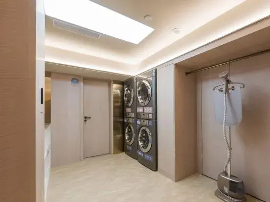 HanTing Hotel (Chongqing Longhu Tianjie Zhongyang Gongyuan Xi Subway Station)