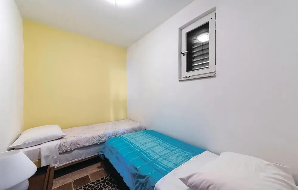 Awesome Home in Zaboric With 5 Bedrooms and Internet