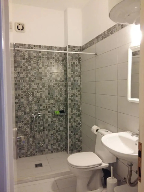Elenis Rooms