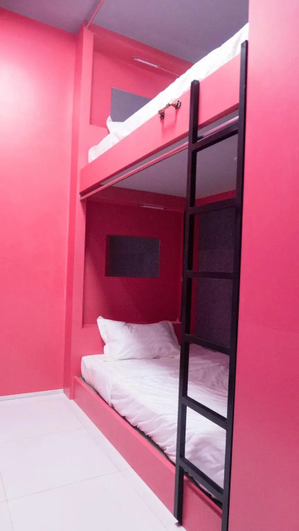 Color Creative Hotel - Hostel