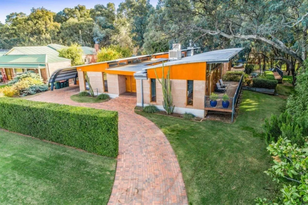 Elements - Echuca Holiday Homes