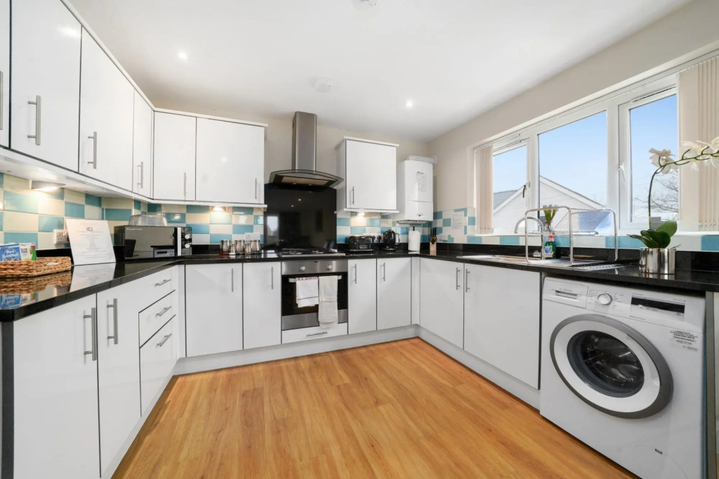 London Heathrow Living Serviced Apartments- Apt 12