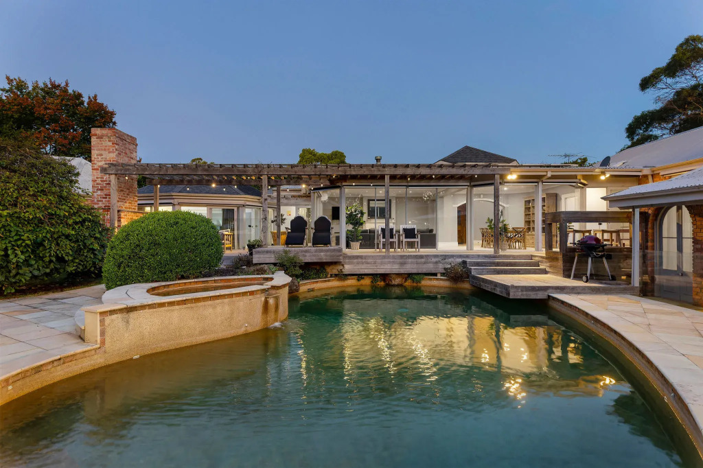 Tranquil Estate With Pool Heated Spa Gardens