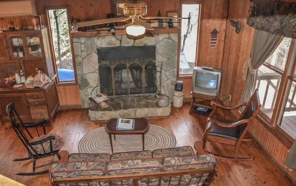 Kingdom Cabin 1