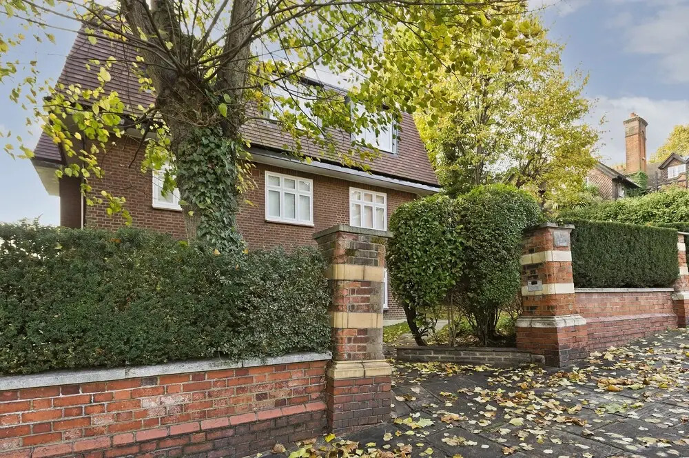 Delightful Apartment in Prime Location Near Hampstead Heath by Underthedoormat
