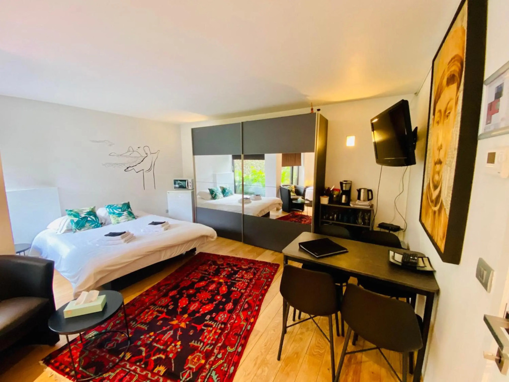 Modern Studio 4p near Bruges with Free Parking
