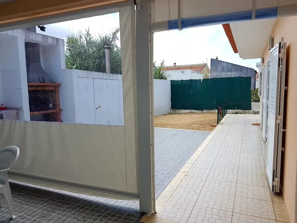 House With 3 Bedrooms in Charneca de Caparica, With Enclosed Garden an