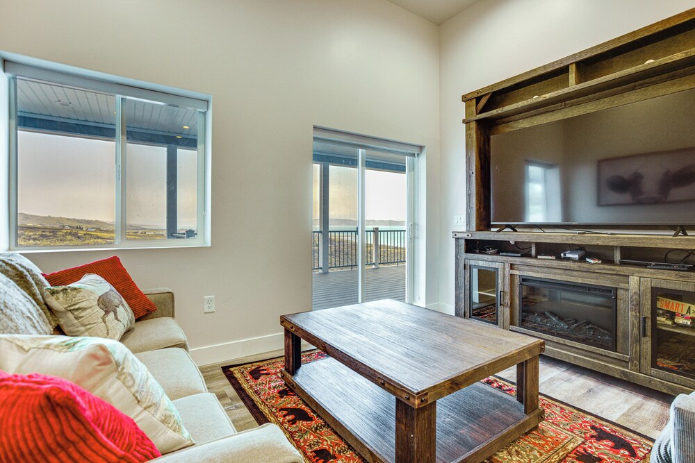 Hot Tub & Rec Room at Massive Bear Lake Home!