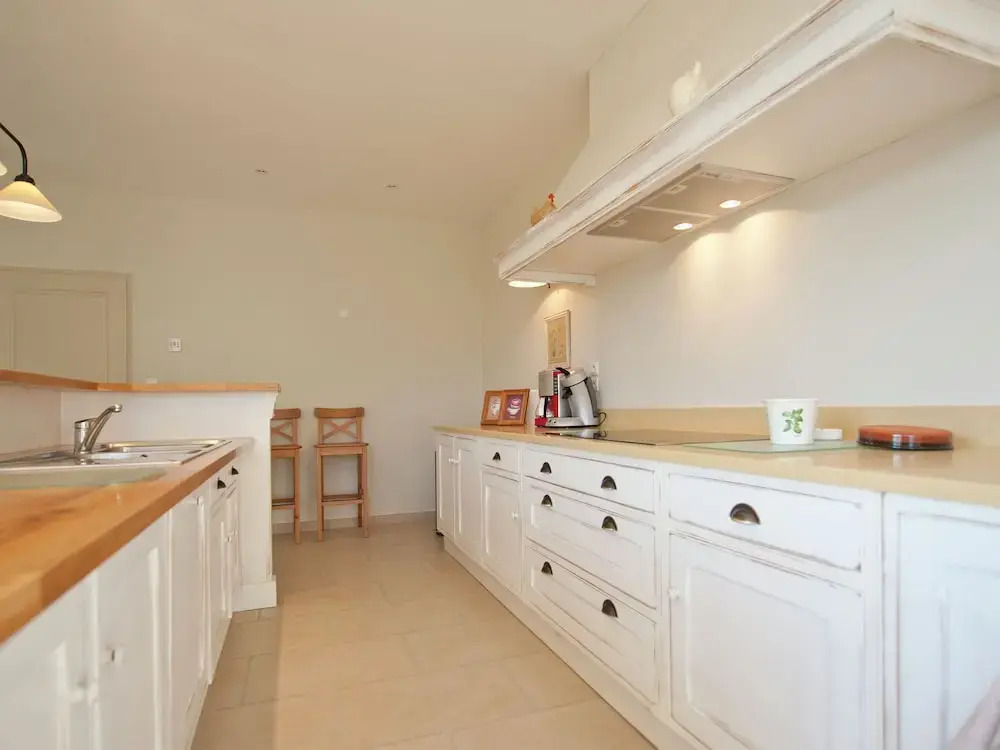 A beautiful new luxury villa close to Uzès.