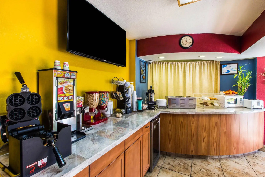 Econo Lodge Inn & Suites Macon North