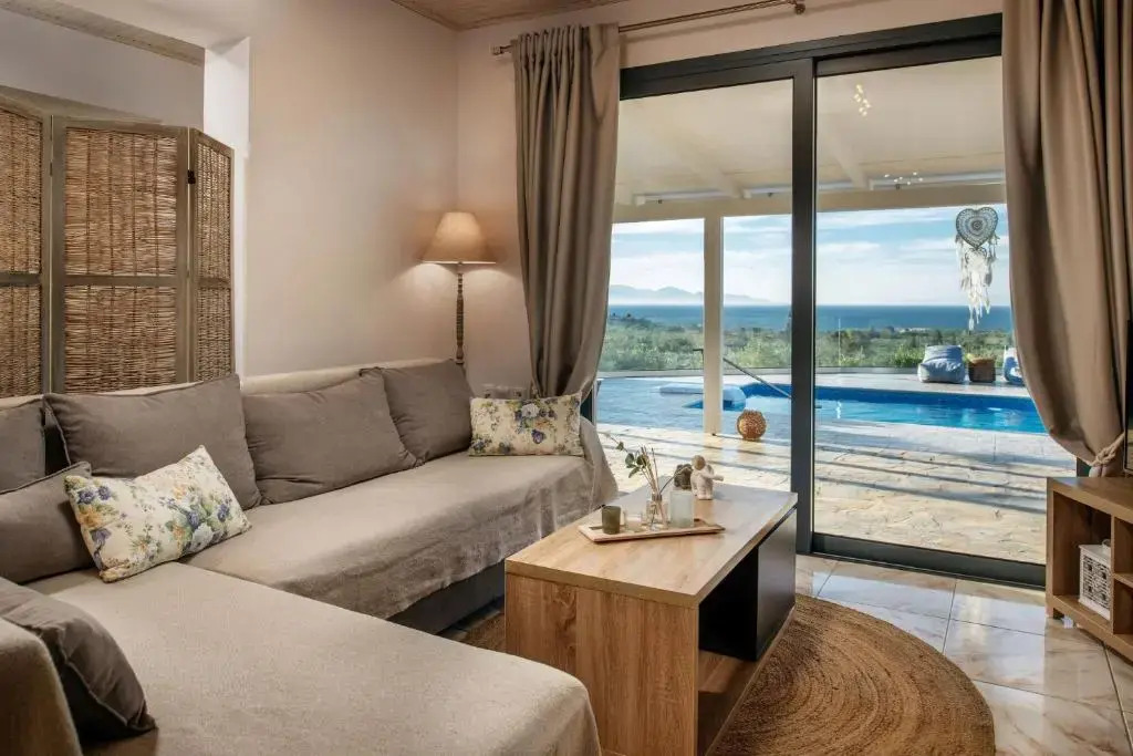 Villa Venia - Cozy Escape with Scenic Sew View, by ZanteWize