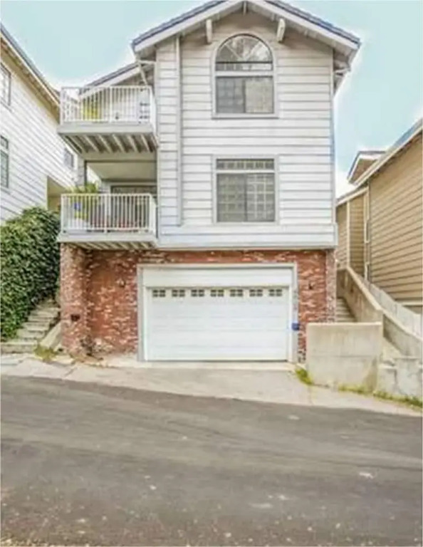 California Dreamin Sleeps 13 HW Hills