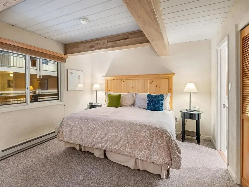 Comfortable 3BR Condo in Downtown Aspen Near Lift 1A With Pool & hot Tub!
