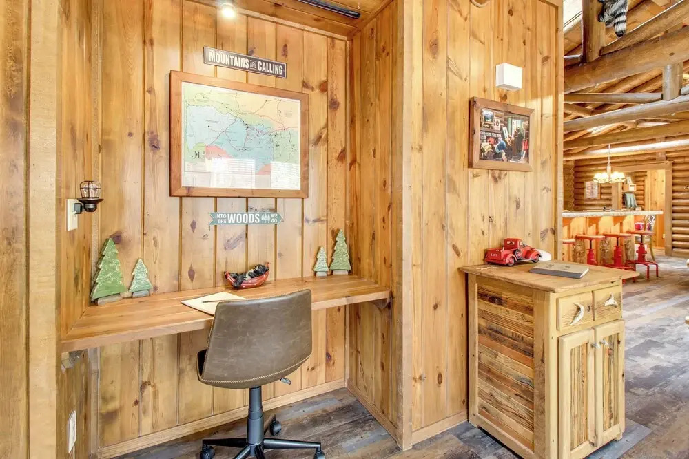 Near Fishing & Hiking: Pinetop Log Cabin w/ Deck!