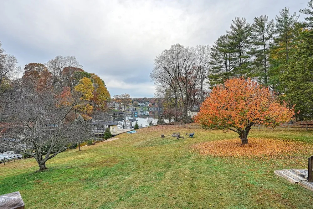 Yellow Fellow - Lake House With hot Tub, Waterfront Deck, Swimming Cove & Firepit