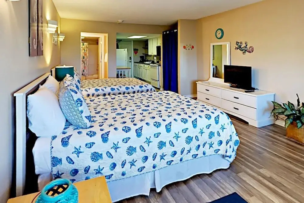 131 Sea Breeze 1 Bedroom 1 Bathroom Condo
