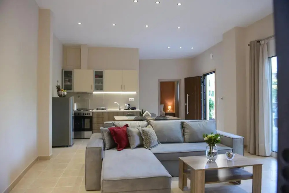 Beautiful House in Alimos near to the beach and metro